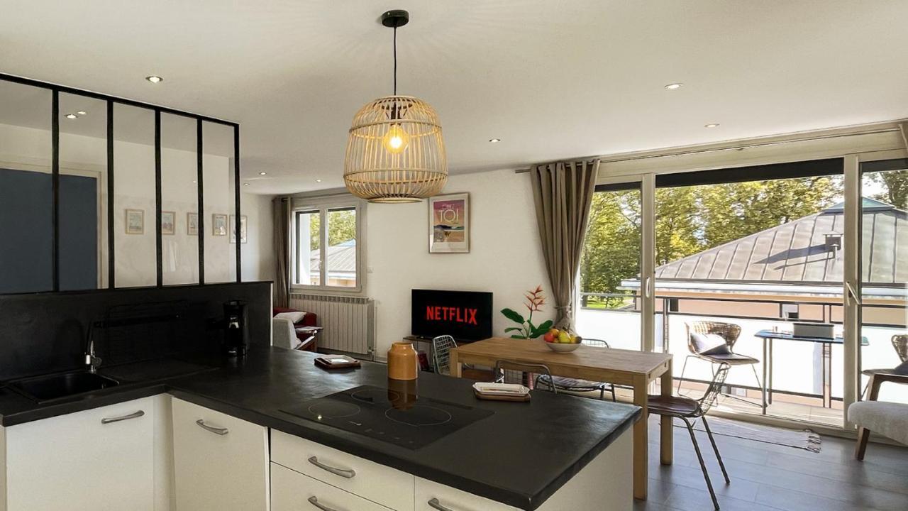 Homey Montaigne - New - A 1 Min A Pied Du Lac D'Annecy - 2 Balcons Prives - Appartement Avec 2 Chambres - Stationnement Gratuit Toute L'Annee Sauf En Ete - Juin A Aout Экстерьер фото